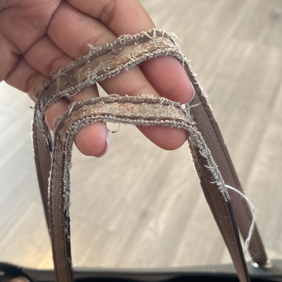 Guess Handbag - Picture 4 of 8